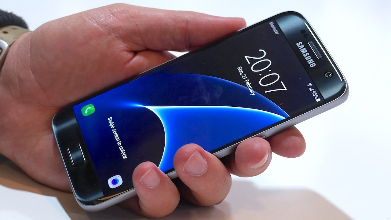 Самсунг s 32. Samsung s7 hand. Самсунг ис7. От Samsung Galaxy f 120 FDS.