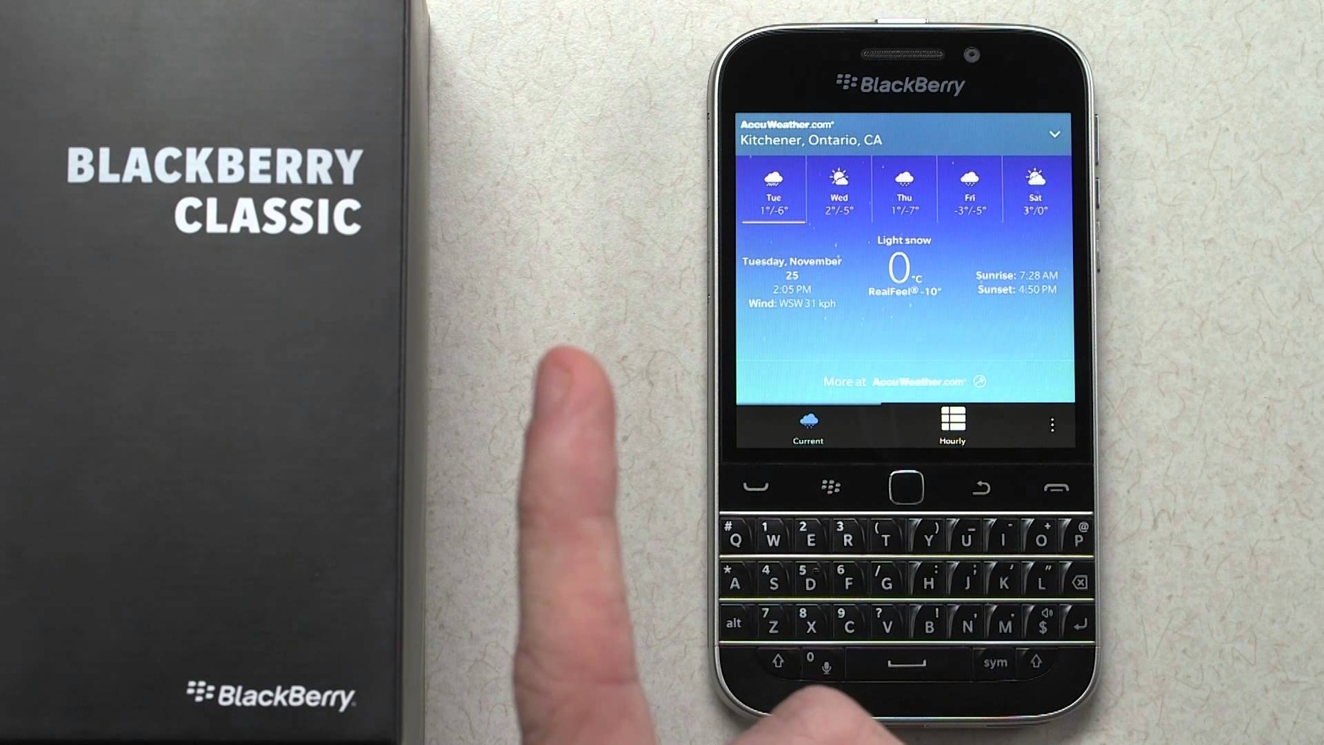 Blackberry перевод. BLACKBERRY 10 Classic. Самсунг блэкберри. Самсунг как блэкберри. Блэкберри видео.