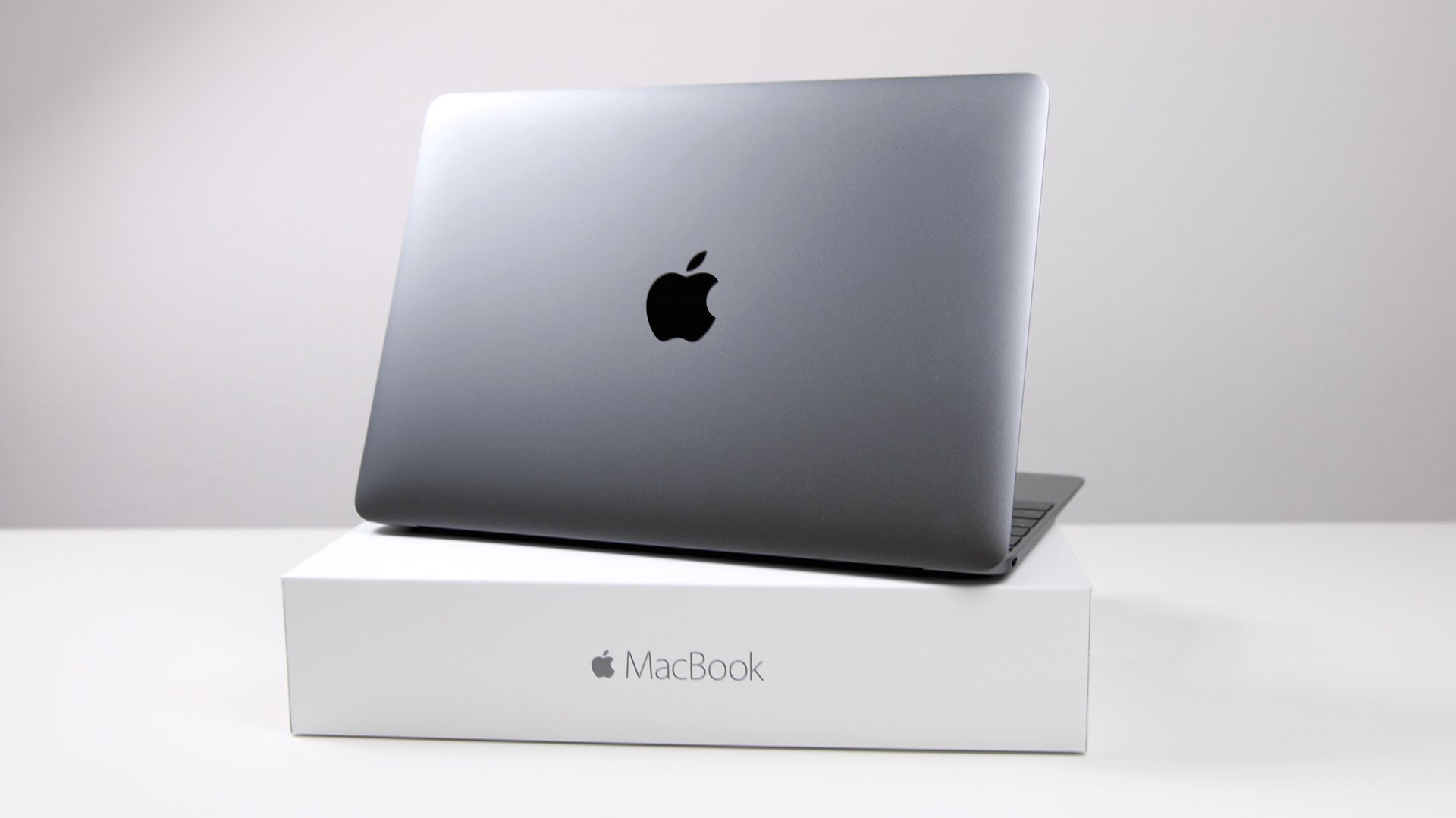 Macbook 12 2015. MACBOOK Air 12 2015. Apple MACBOOK 12 2015. Макбук диагональ 12. Эпл анбоксинг.